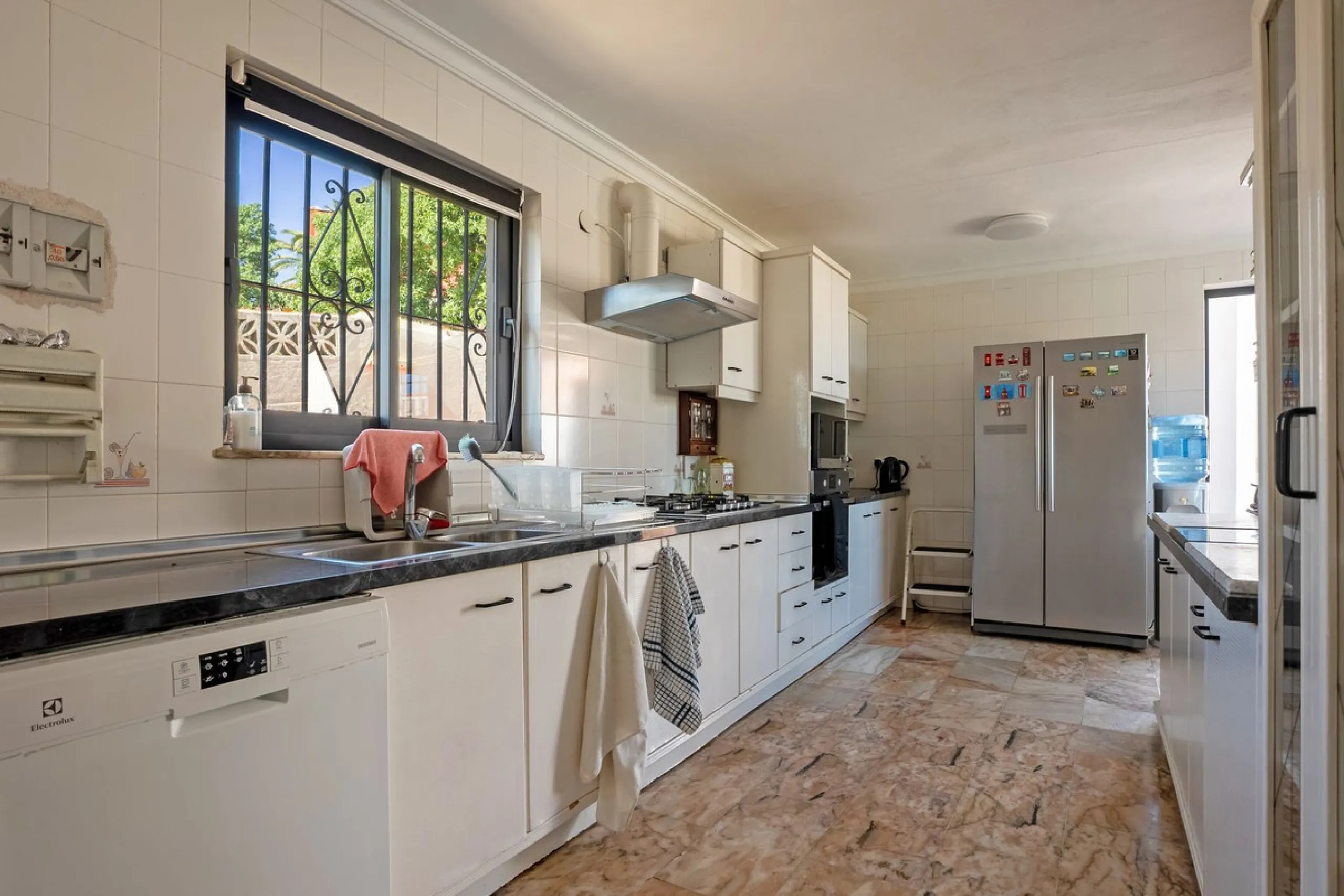 Spacious Family Villa with Sea Views, Private Pool & Prime Location near the Beach ! Walk to Bikini Beach by the Castle Fuengirola .