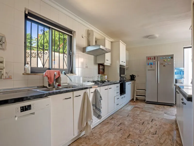 Spacious Family Villa with Sea Views, Private Pool & Prime Location near the Beach ! Walk to Bikini Beach by the Castle Fuengirola .