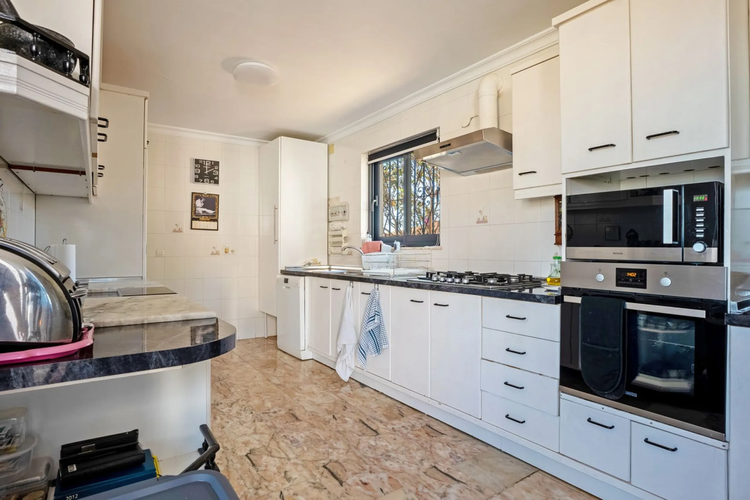 Spacious Family Villa with Sea Views, Private Pool & Prime Location near the Beach ! Walk to Bikini Beach by the Castle Fuengirola .