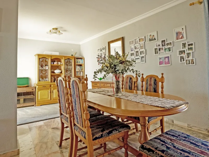 Spacious Family Villa with Sea Views, Private Pool & Prime Location near the Beach ! Walk to Bikini Beach by the Castle Fuengirola .