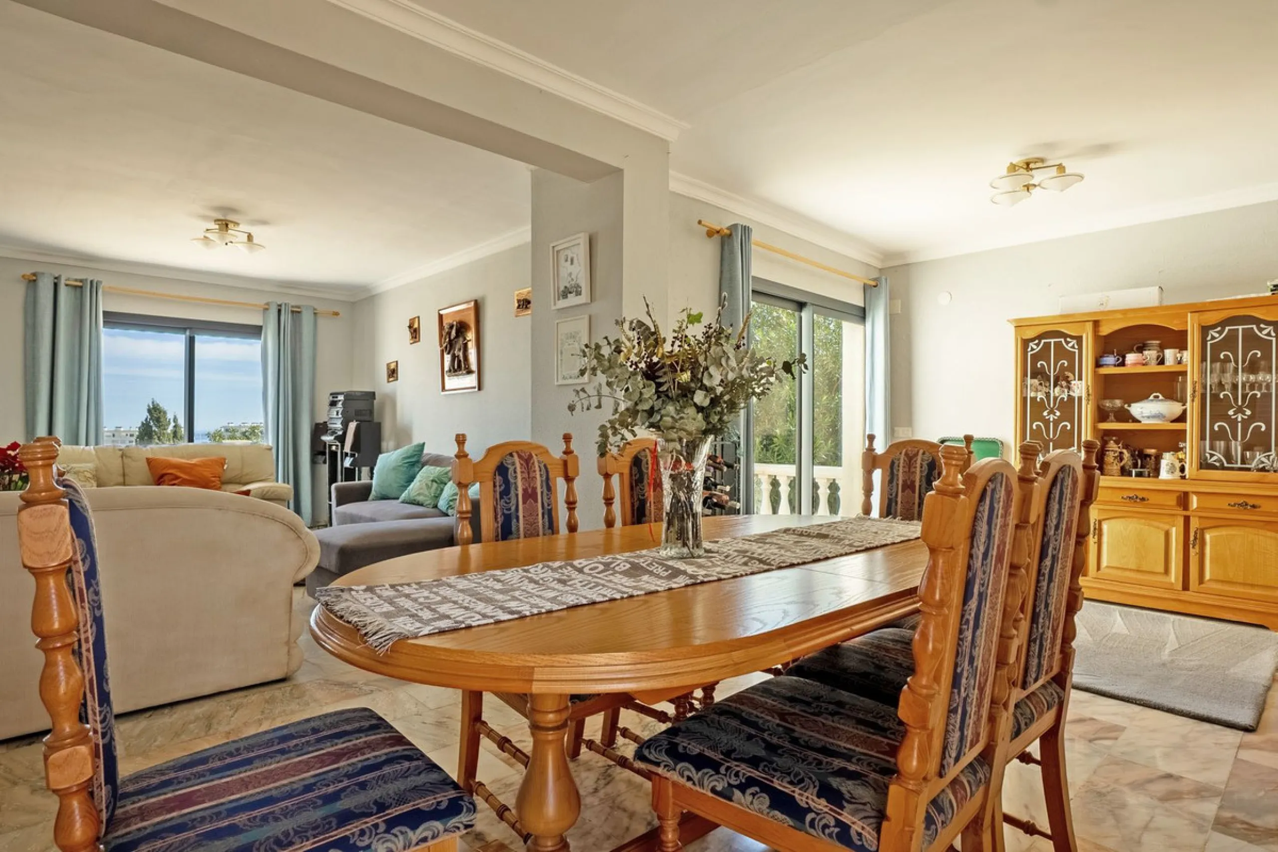 Spacious Family Villa with Sea Views, Private Pool & Prime Location near the Beach ! Walk to Bikini Beach by the Castle Fuengirola .