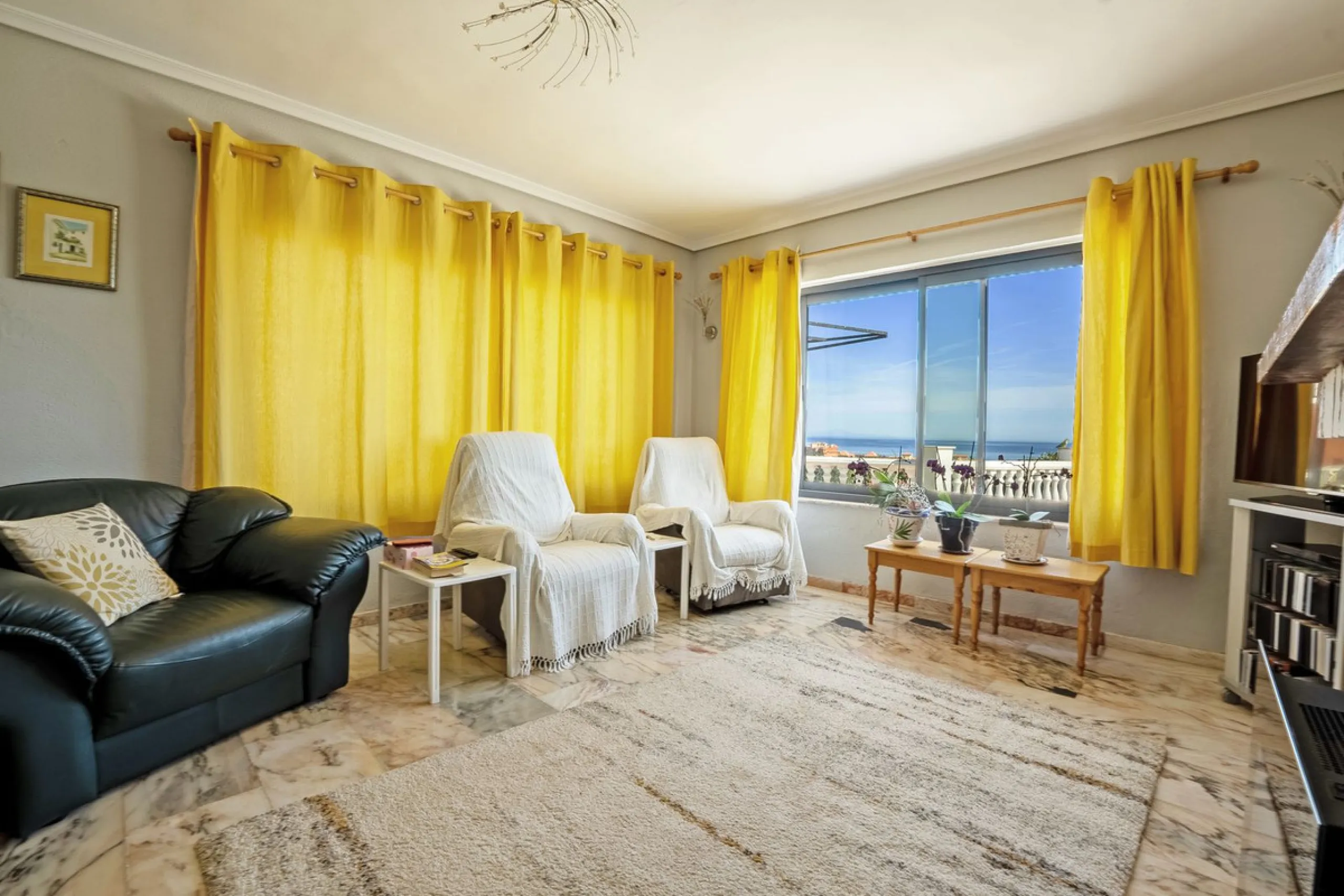 Spacious Family Villa with Sea Views, Private Pool & Prime Location near the Beach ! Walk to Bikini Beach by the Castle Fuengirola .