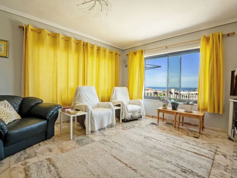 Spacious Family Villa with Sea Views, Private Pool & Prime Location near the Beach ! Walk to Bikini Beach by the Castle Fuengirola .