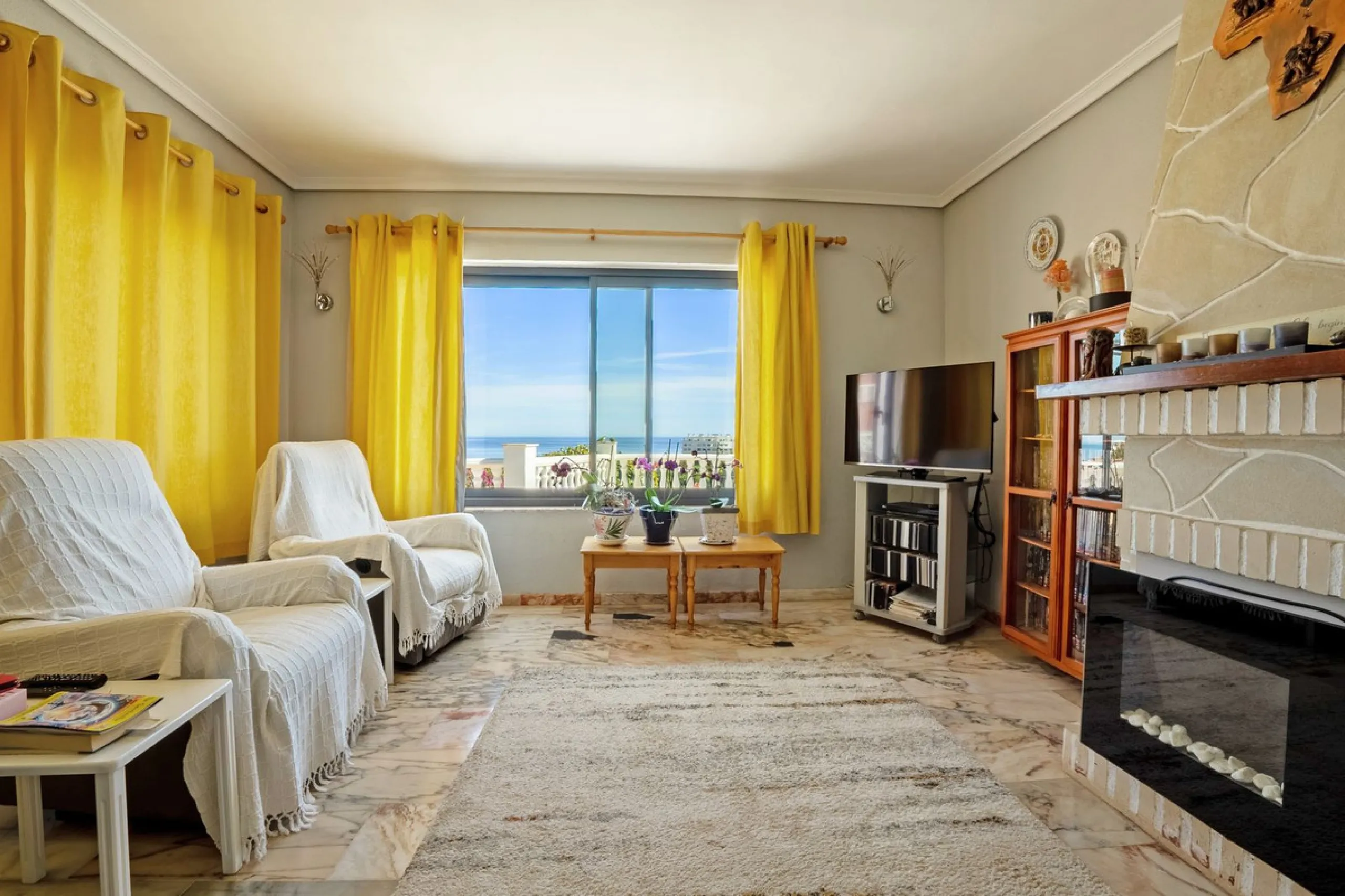 Spacious Family Villa with Sea Views, Private Pool & Prime Location near the Beach ! Walk to Bikini Beach by the Castle Fuengirola .