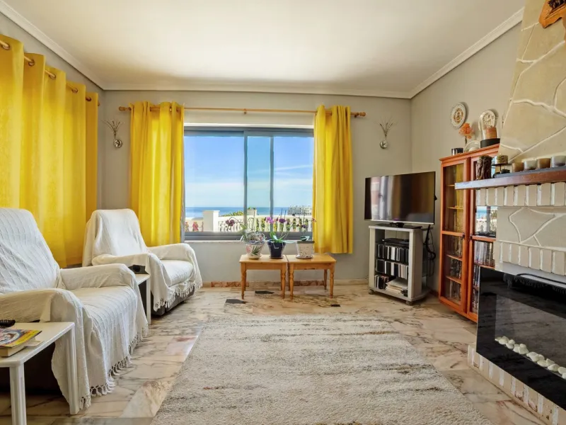 Spacious Family Villa with Sea Views, Private Pool & Prime Location near the Beach ! Walk to Bikini Beach by the Castle Fuengirola .