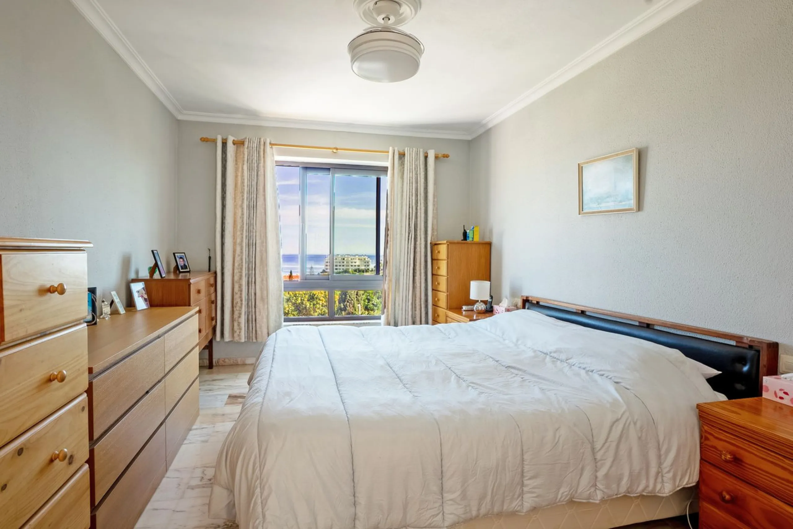 Spacious Family Villa with Sea Views, Private Pool & Prime Location near the Beach ! Walk to Bikini Beach by the Castle Fuengirola .