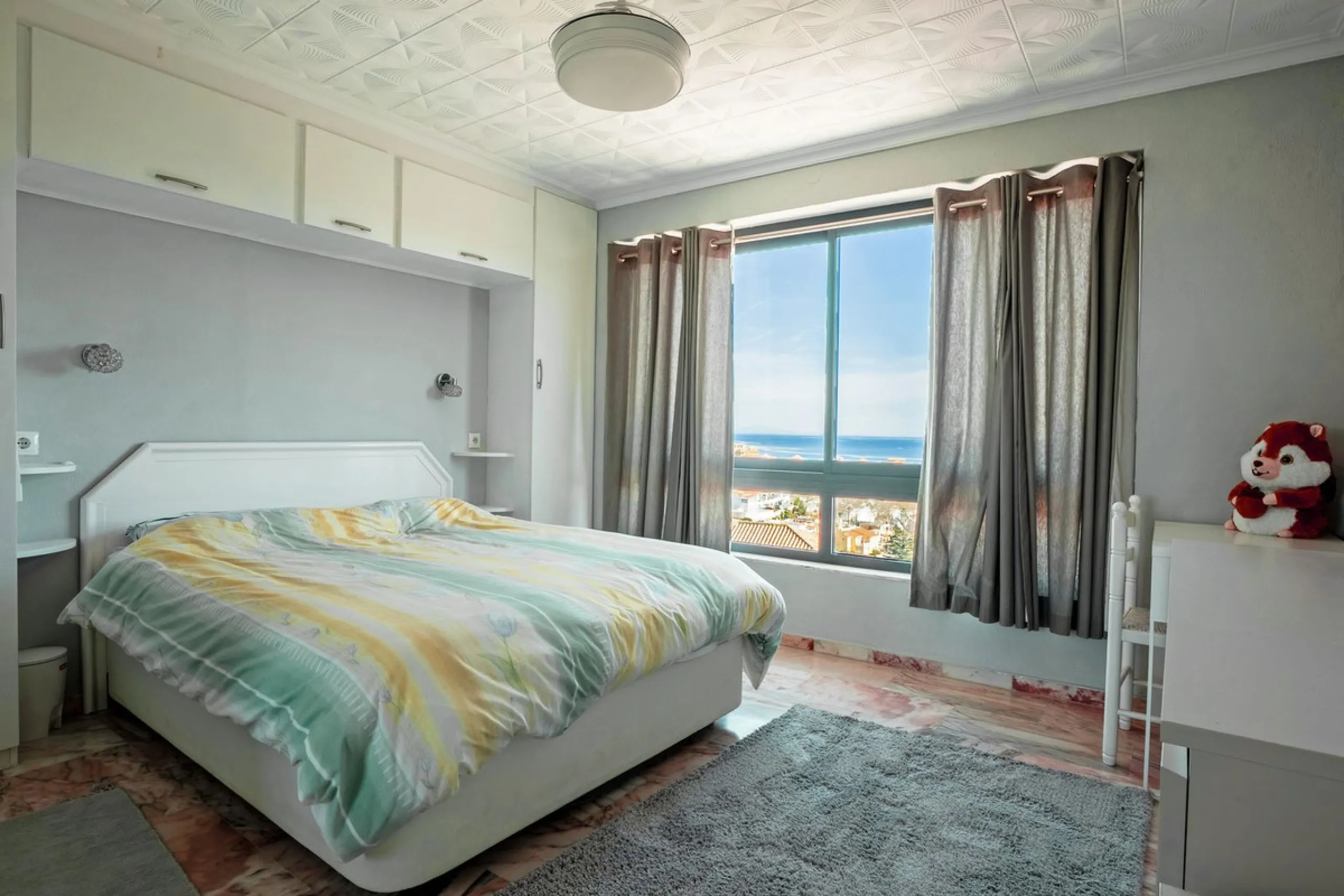 Spacious Family Villa with Sea Views, Private Pool & Prime Location near the Beach ! Walk to Bikini Beach by the Castle Fuengirola .