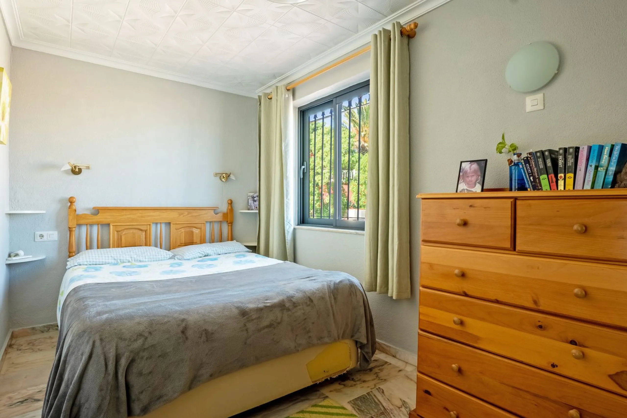 Spacious Family Villa with Sea Views, Private Pool & Prime Location near the Beach ! Walk to Bikini Beach by the Castle Fuengirola .