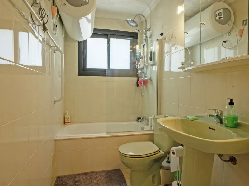 Spacious Family Villa with Sea Views, Private Pool & Prime Location near the Beach ! Walk to Bikini Beach by the Castle Fuengirola .