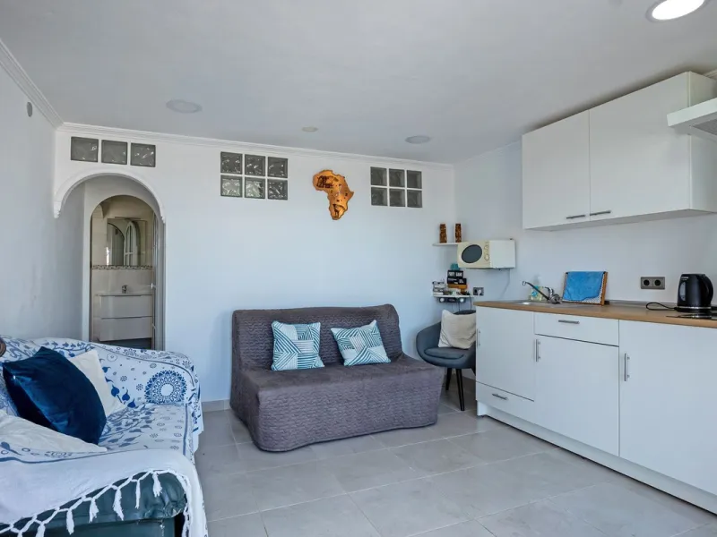Spacious Family Villa with Sea Views, Private Pool & Prime Location near the Beach ! Walk to Bikini Beach by the Castle Fuengirola .