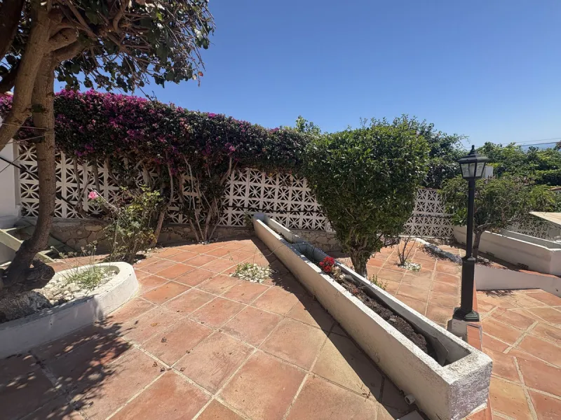 Spacious Family Villa with Sea Views, Private Pool & Prime Location near the Beach ! Walk to Bikini Beach by the Castle Fuengirola .