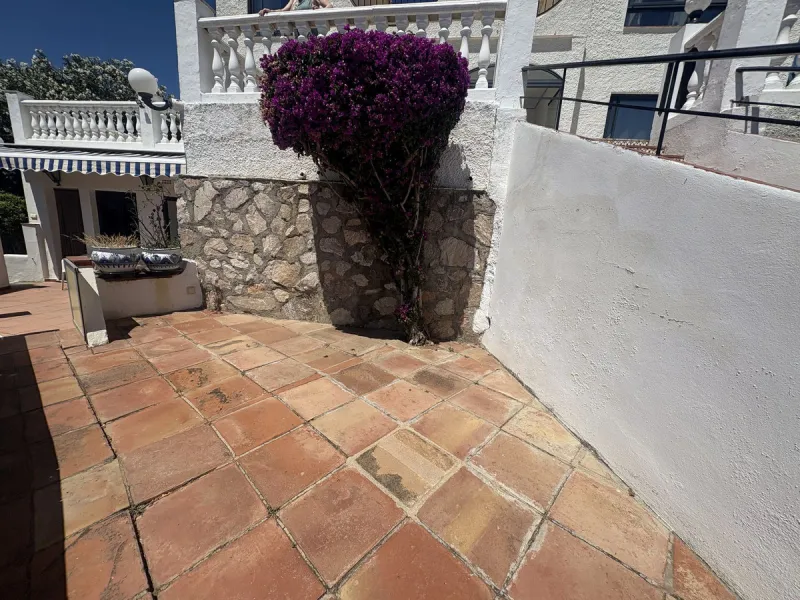 Spacious Family Villa with Sea Views, Private Pool & Prime Location near the Beach ! Walk to Bikini Beach by the Castle Fuengirola .