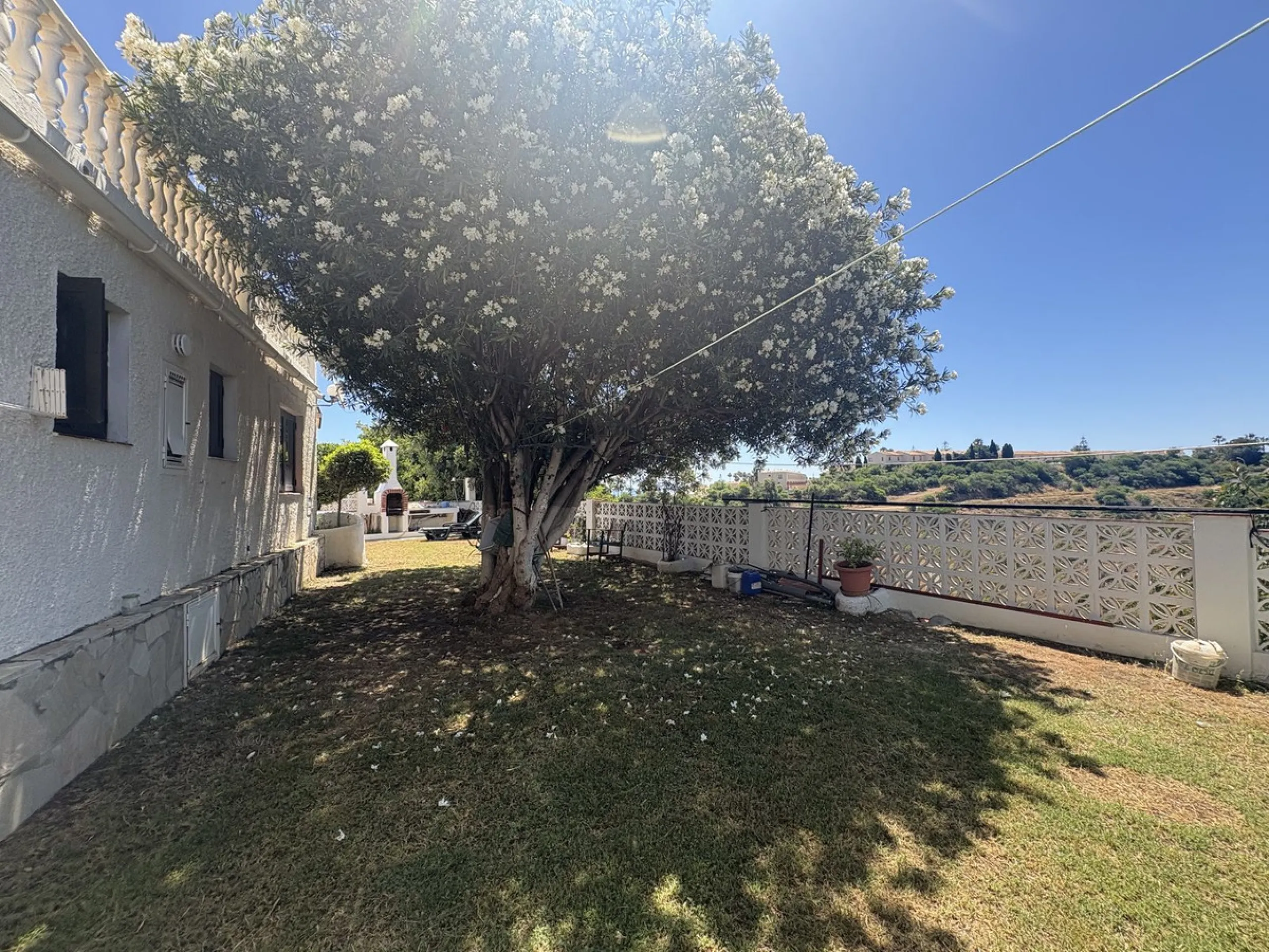 Spacious Family Villa with Sea Views, Private Pool & Prime Location near the Beach ! Walk to Bikini Beach by the Castle Fuengirola .
