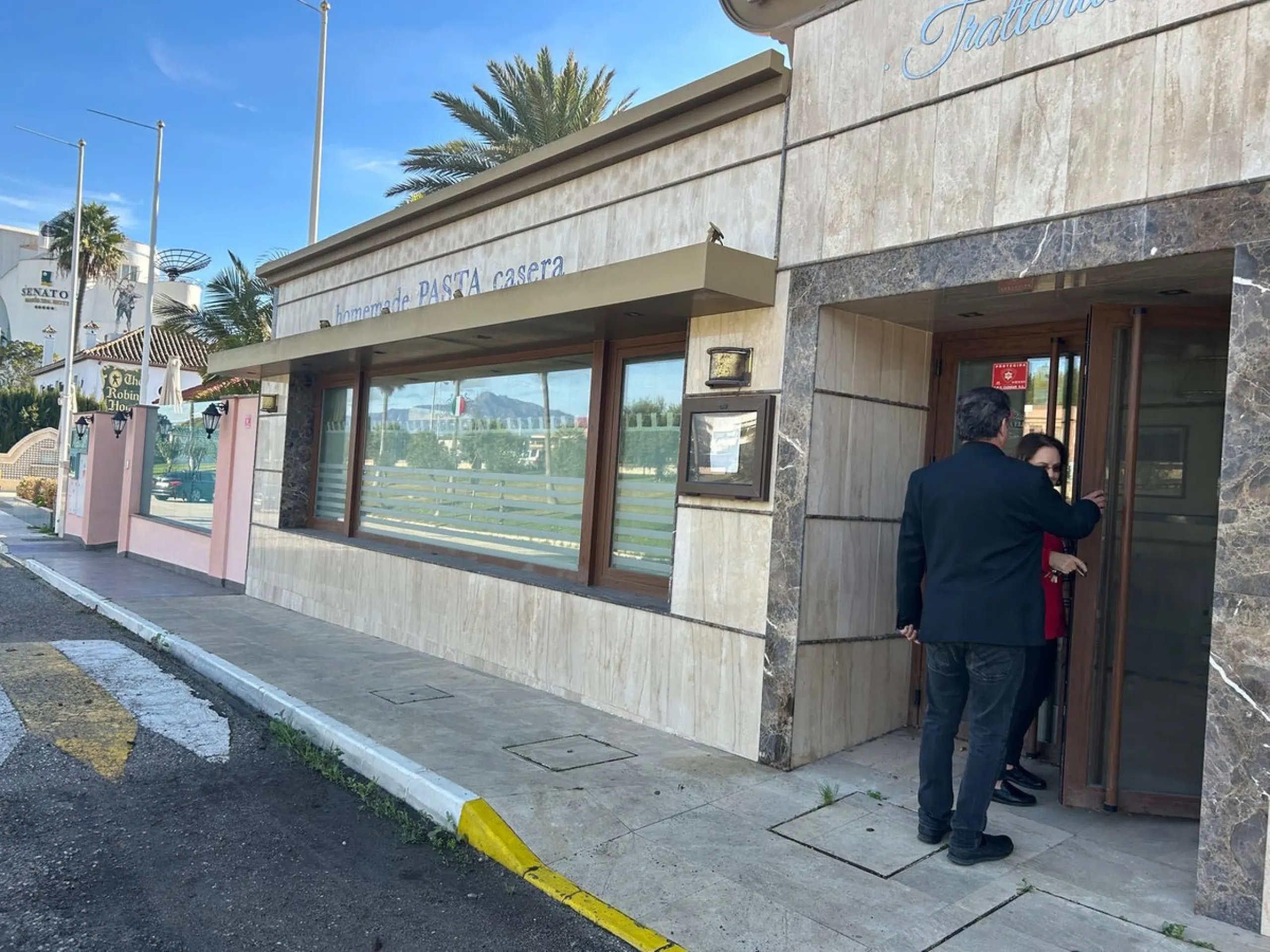 FOR SALE: TWO RESTAURANTS ON THE SAME PLOT – UNIQUE OPPORTUNITY IN EL PARAÍSO, ESTEPONA