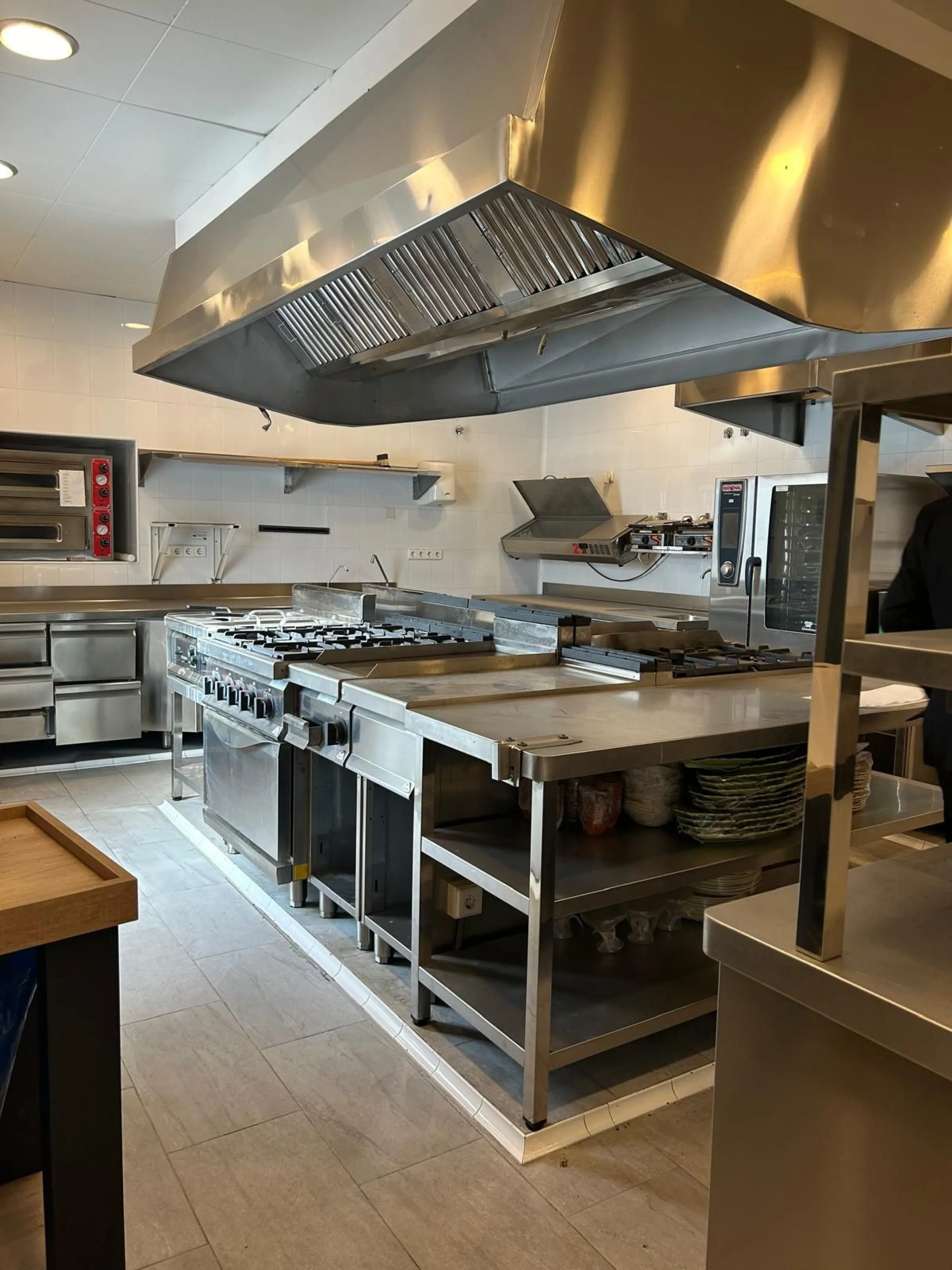 FOR SALE: TWO RESTAURANTS ON THE SAME PLOT – UNIQUE OPPORTUNITY IN EL PARAÍSO, ESTEPONA