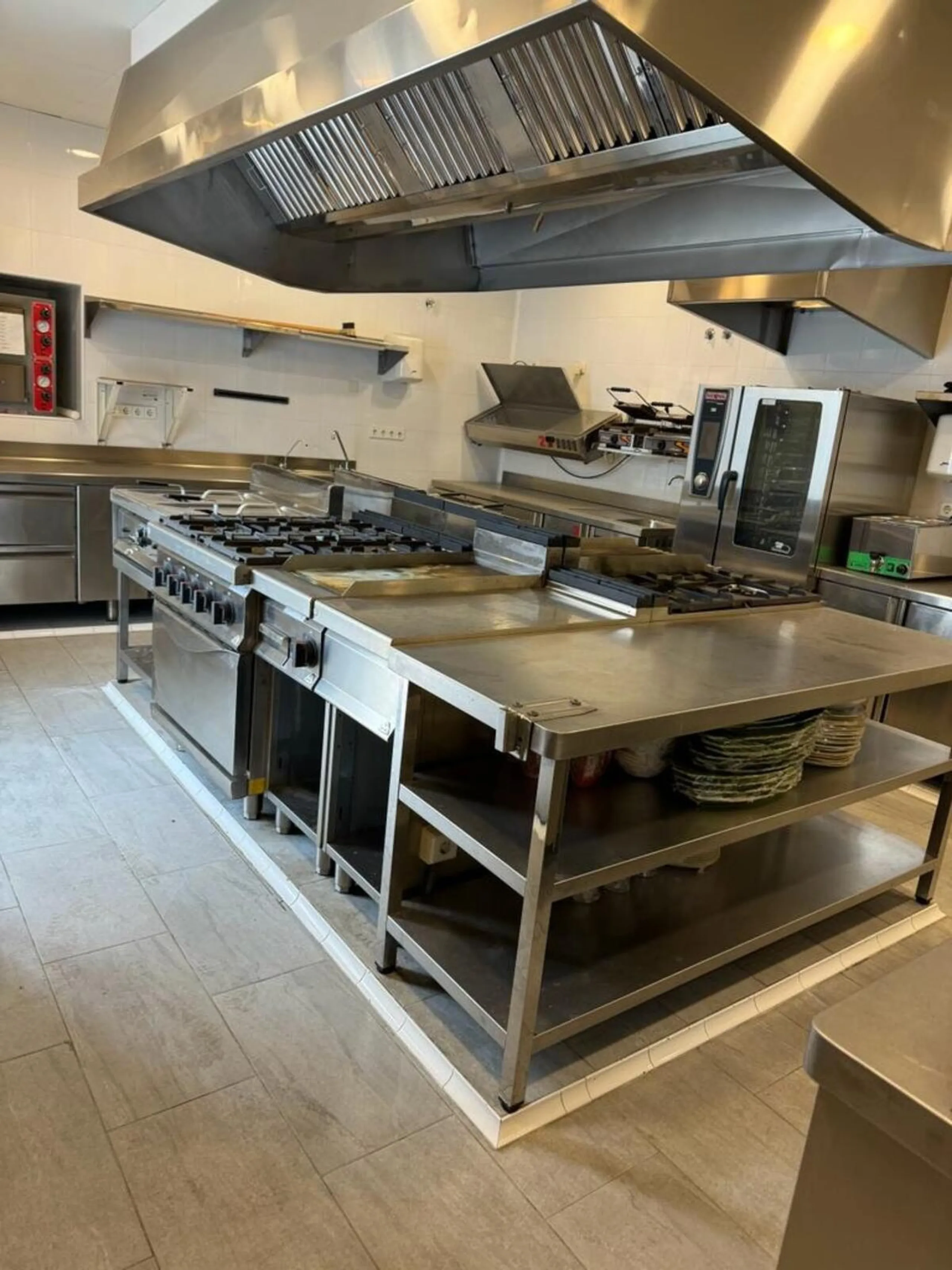 FOR SALE: TWO RESTAURANTS ON THE SAME PLOT – UNIQUE OPPORTUNITY IN EL PARAÍSO, ESTEPONA