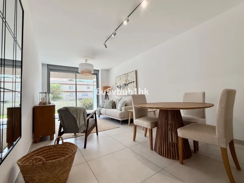 Welcome to your new home just 300 metres from one of Marbella's finest beaches, where modern comfort meets relaxed coastal living. This beautiful ground-floor apartment is located in an elegant and contemporary residential community designed to offer conv