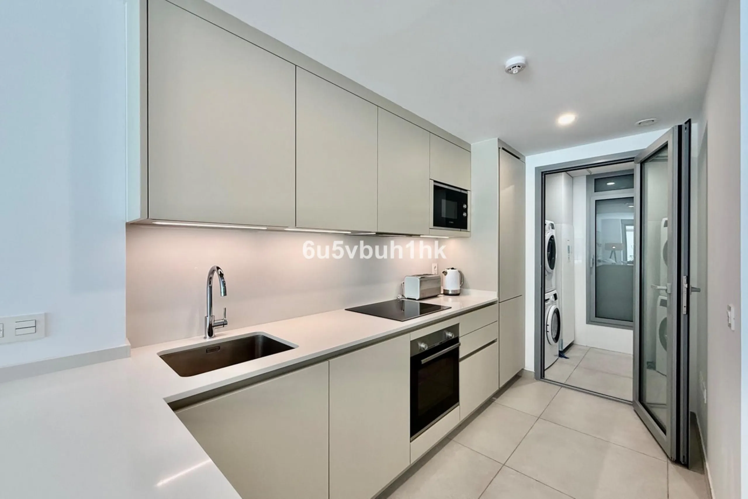 Welcome to your new home just 300 metres from one of Marbella's finest beaches, where modern comfort meets relaxed coastal living. This beautiful ground-floor apartment is located in an elegant and contemporary residential community designed to offer conv