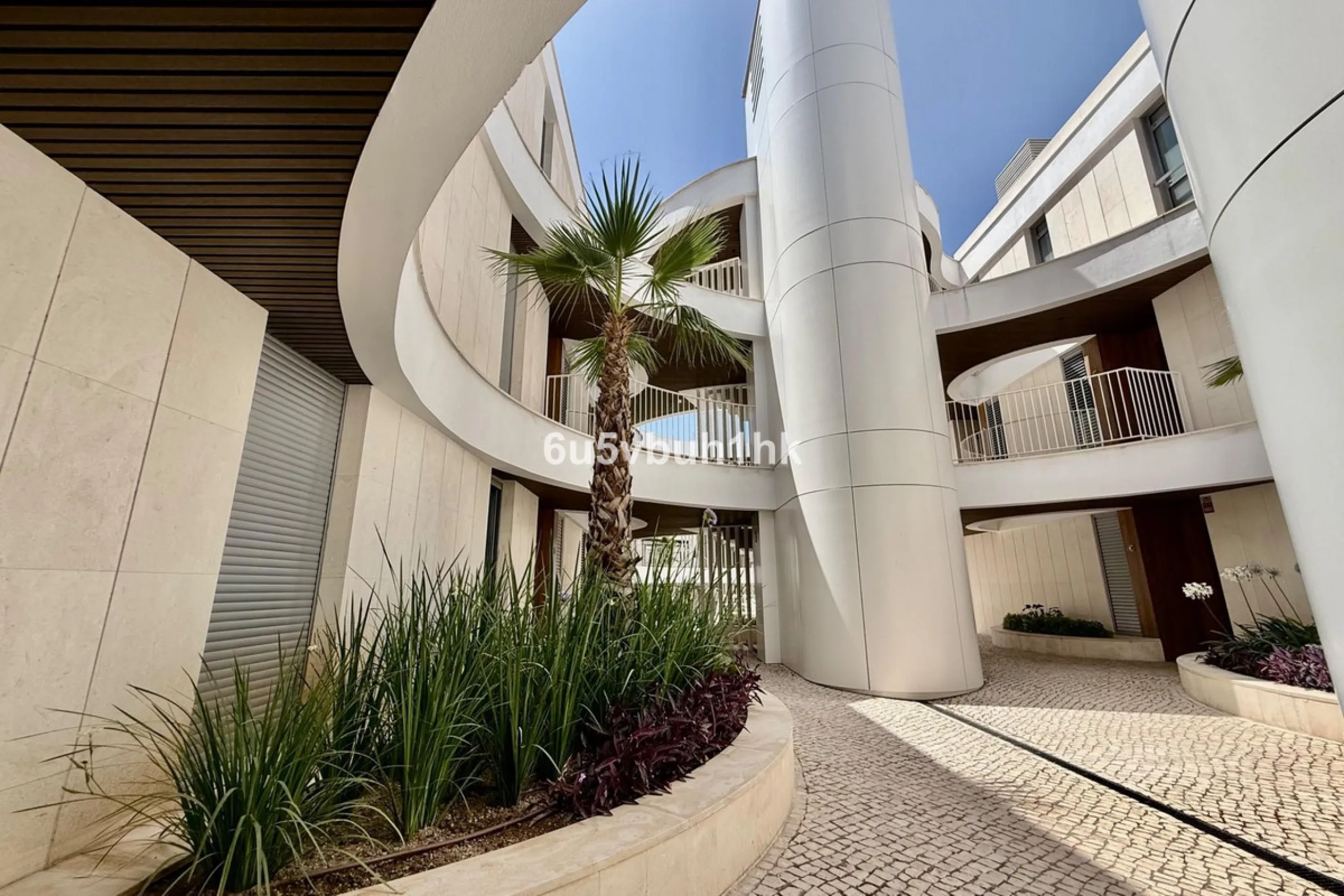 Welcome to your new home just 300 metres from one of Marbella's finest beaches, where modern comfort meets relaxed coastal living. This beautiful ground-floor apartment is located in an elegant and contemporary residential community designed to offer conv