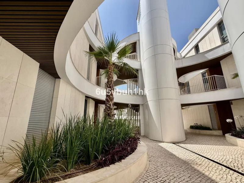 Welcome to your new home just 300 metres from one of Marbella's finest beaches, where modern comfort meets relaxed coastal living. This beautiful ground-floor apartment is located in an elegant and contemporary residential community designed to offer conv