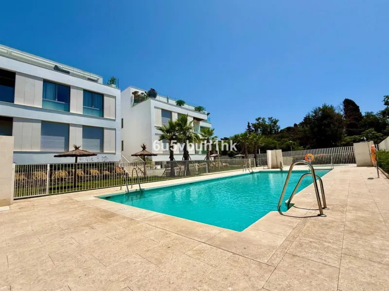Welcome to your new home just 300 metres from one of Marbella's finest beaches, where modern comfort meets relaxed coastal living. This beautiful ground-floor apartment is located in an elegant and contemporary residential community designed to offer conv