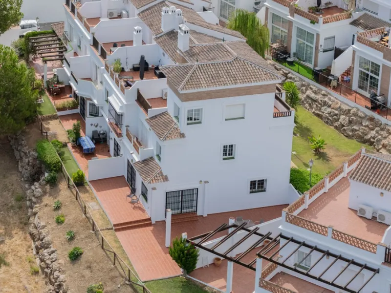 Very spacious home in the scenic Golf Resort near Malaga.