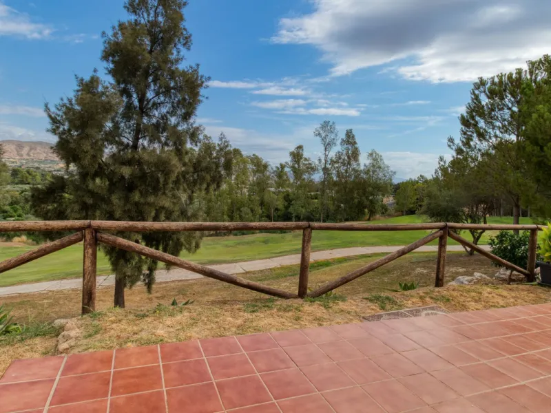 Very spacious home in the scenic Golf Resort near Malaga.