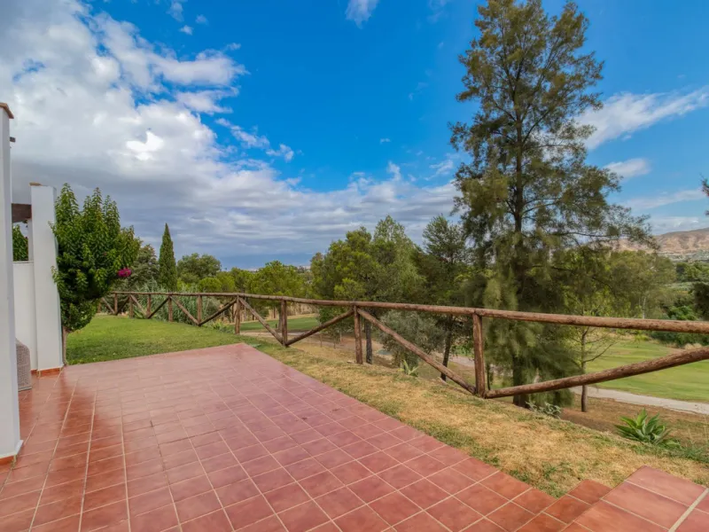 Very spacious home in the scenic Golf Resort near Malaga.