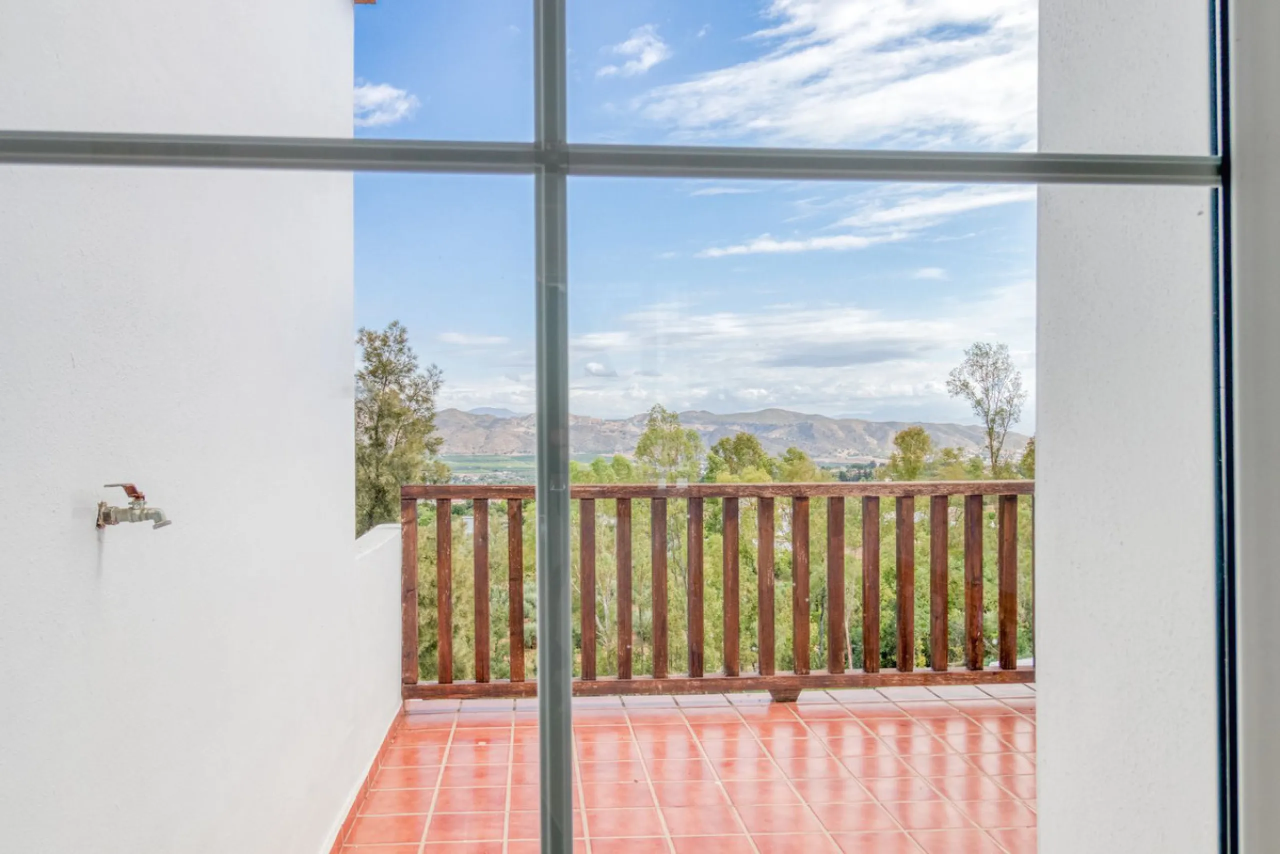 Very spacious home in the scenic Golf Resort near Malaga.