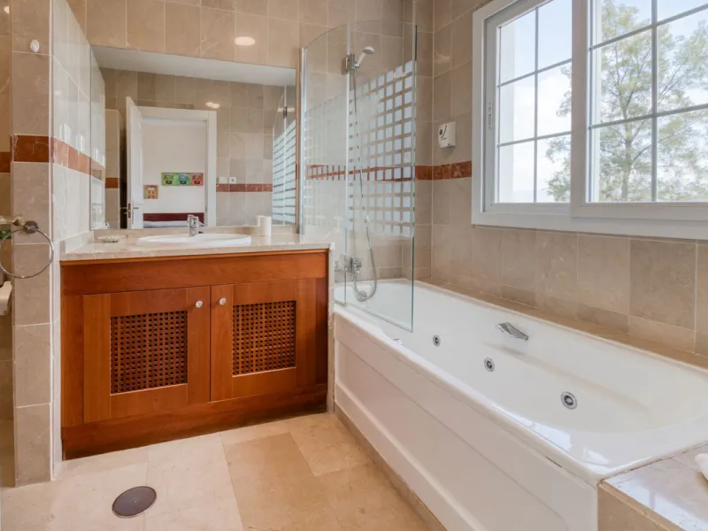Very spacious home in the scenic Golf Resort near Malaga.