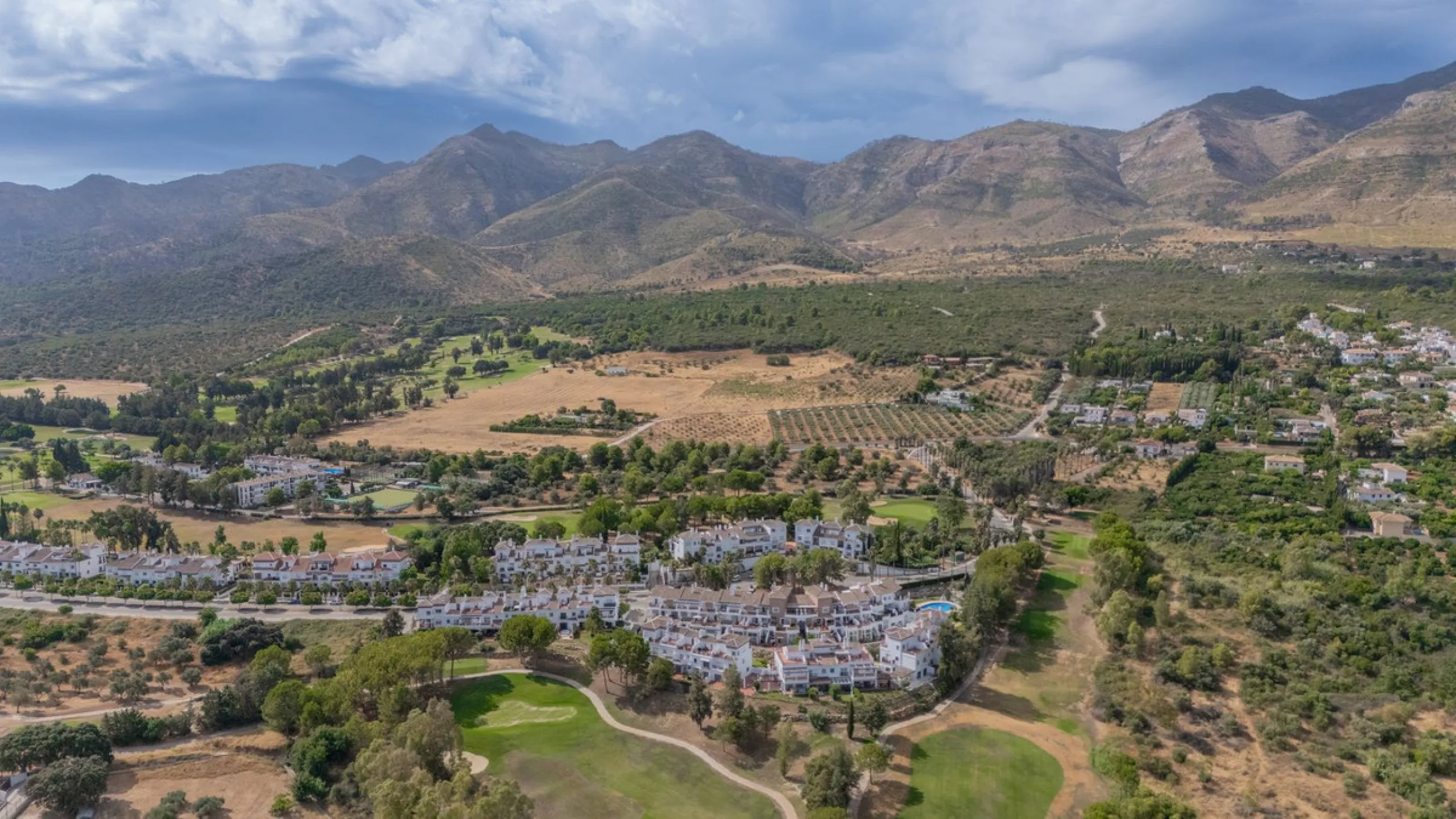 Very spacious home in the scenic Golf Resort near Malaga.
