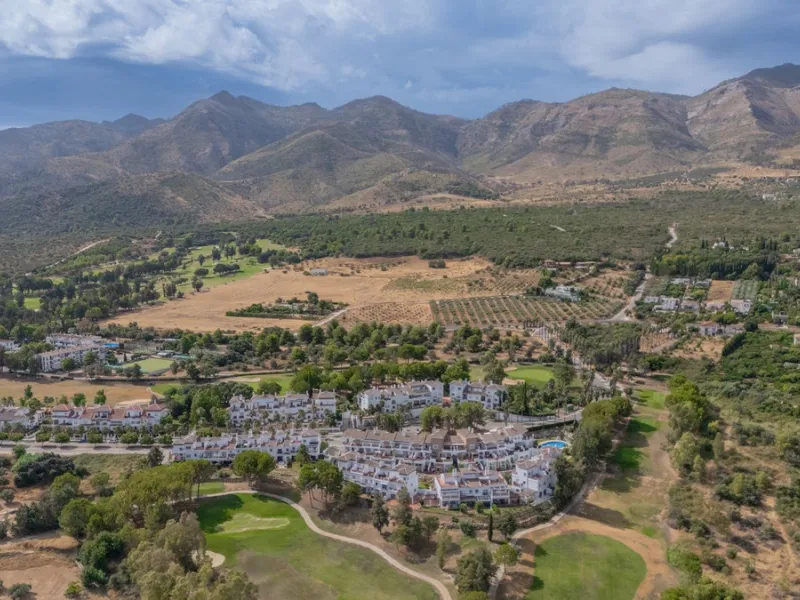 Very spacious home in the scenic Golf Resort near Malaga.