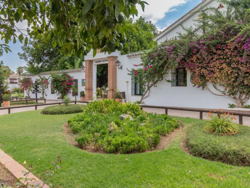 Very spacious home in the scenic Golf Resort near Malaga.