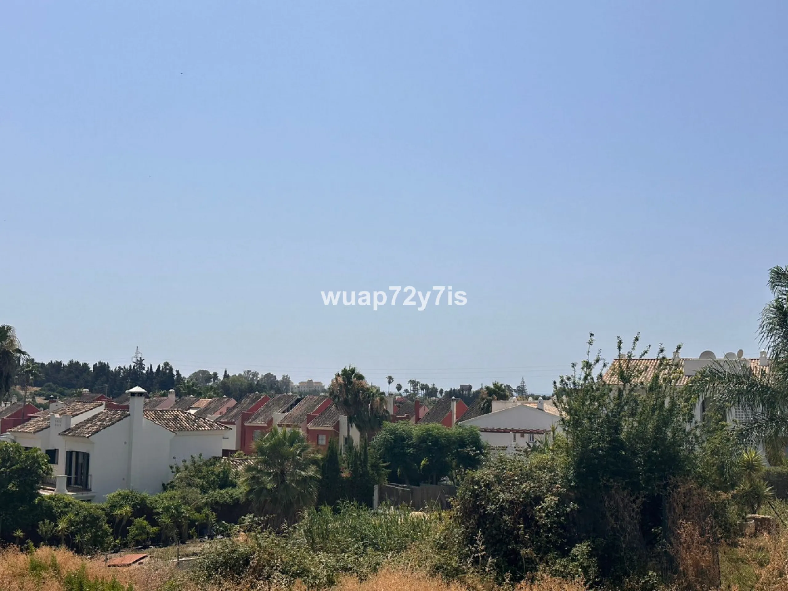 An extraordinary opportunity to acquire a spacious plot of land ideally located between Estepona and Marbella, offering stunning sea and mountain views. Just 5 minutes from the charming town of Estepona, 10–15 minutes from the iconic Puerto Banús, and 20 