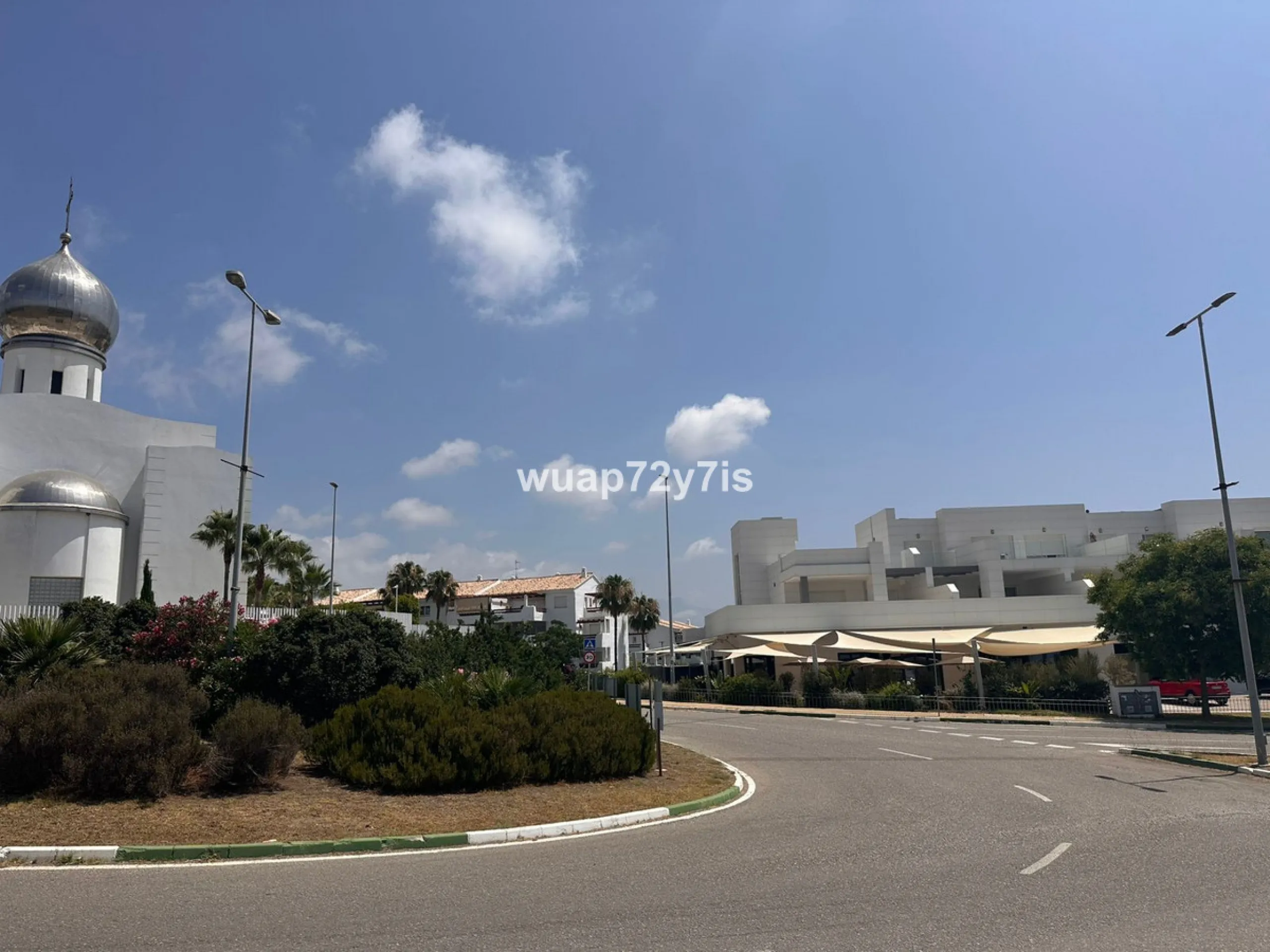 An extraordinary opportunity to acquire a spacious plot of land ideally located between Estepona and Marbella, offering stunning sea and mountain views. Just 5 minutes from the charming town of Estepona, 10–15 minutes from the iconic Puerto Banús, and 20 