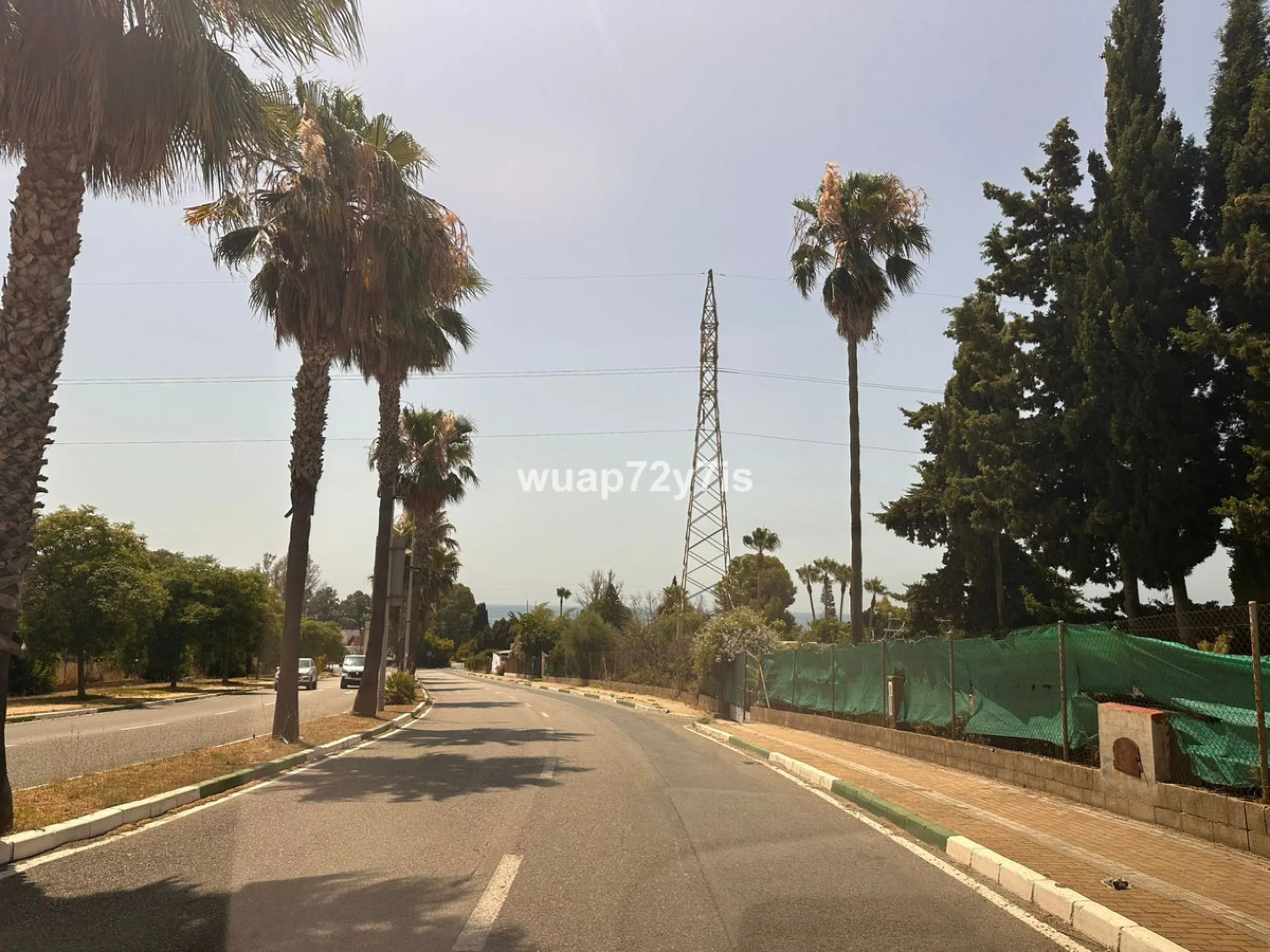 An extraordinary opportunity to acquire a spacious plot of land ideally located between Estepona and Marbella, offering stunning sea and mountain views. Just 5 minutes from the charming town of Estepona, 10–15 minutes from the iconic Puerto Banús, and 20 
