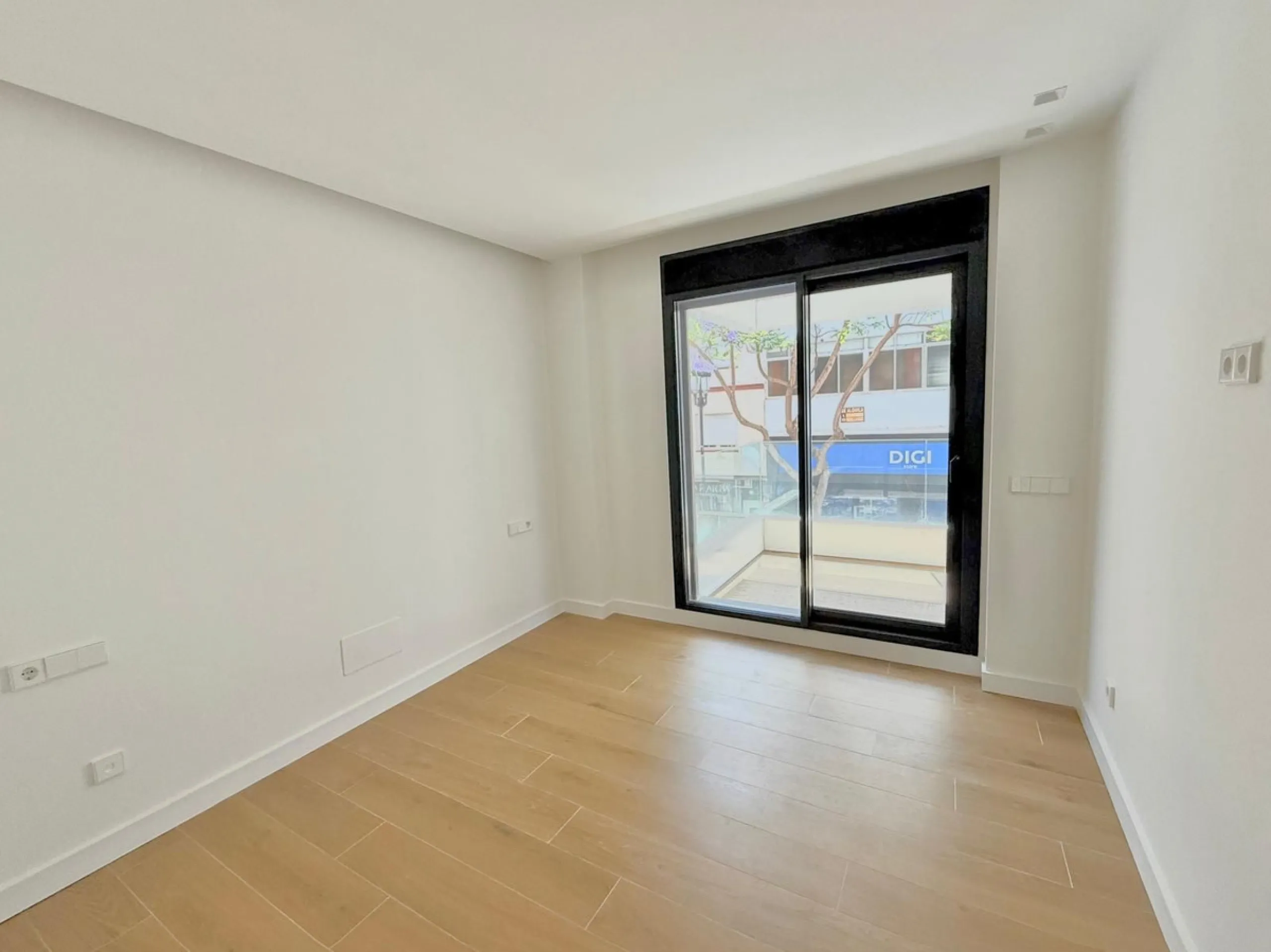 Stunning Luxury Apartment in the Iconic Edificio España, Prime Location in the Heart of Fuengirola