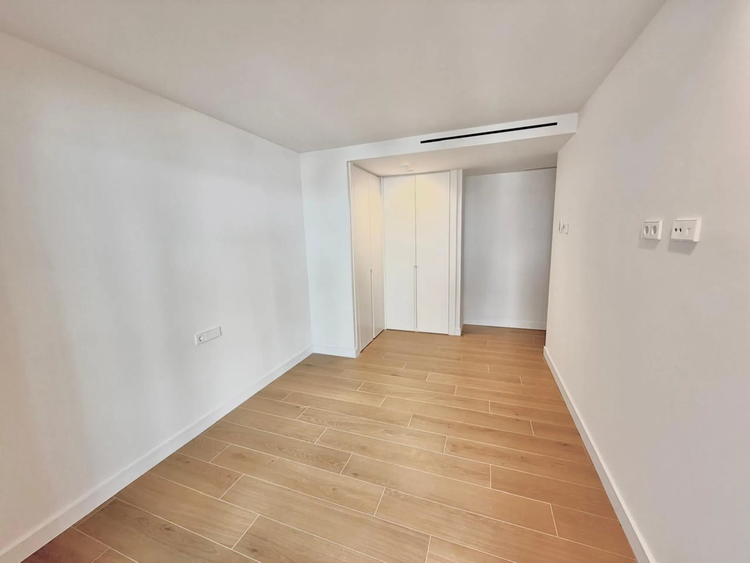 Stunning Luxury Apartment in the Iconic Edificio España, Prime Location in the Heart of Fuengirola