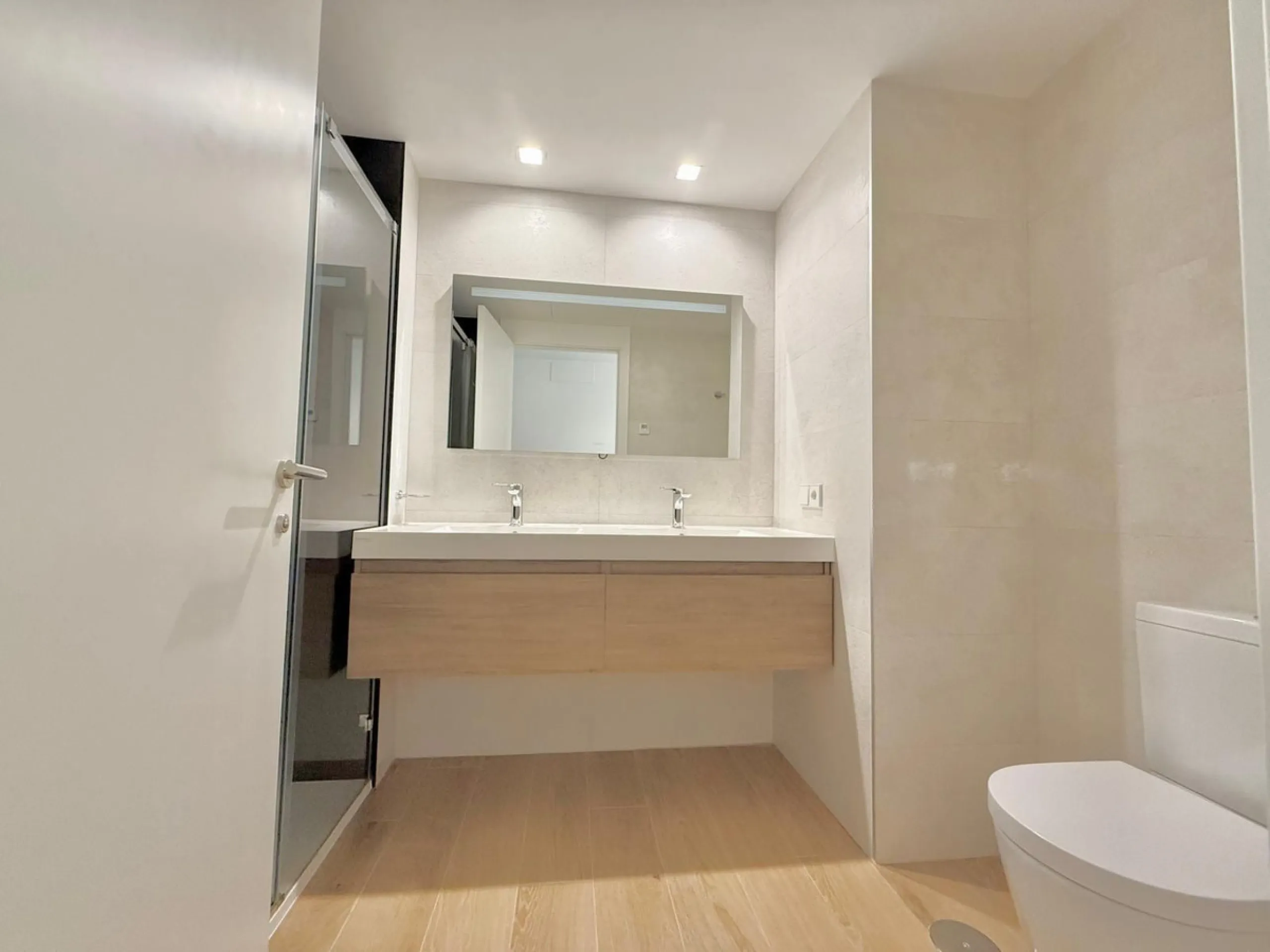 Stunning Luxury Apartment in the Iconic Edificio España, Prime Location in the Heart of Fuengirola