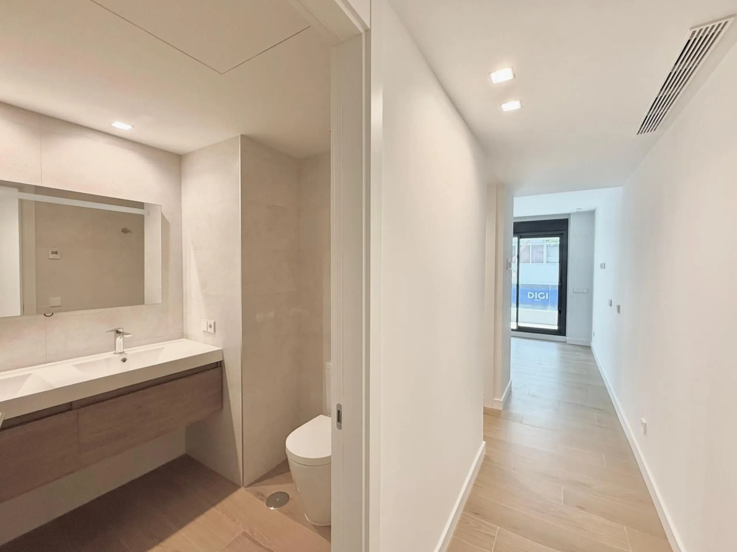 Stunning Luxury Apartment in the Iconic Edificio España, Prime Location in the Heart of Fuengirola