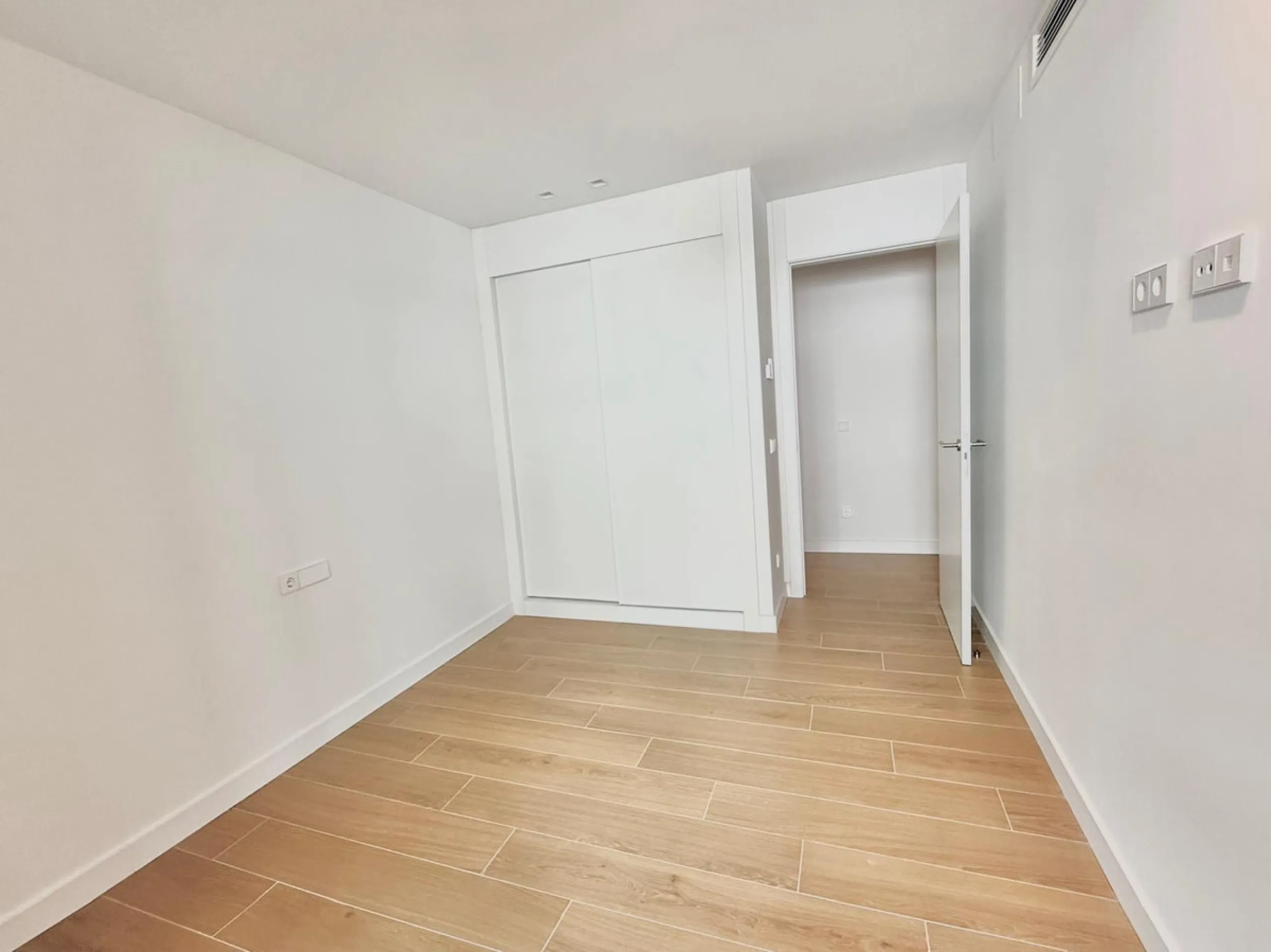 Stunning Luxury Apartment in the Iconic Edificio España, Prime Location in the Heart of Fuengirola