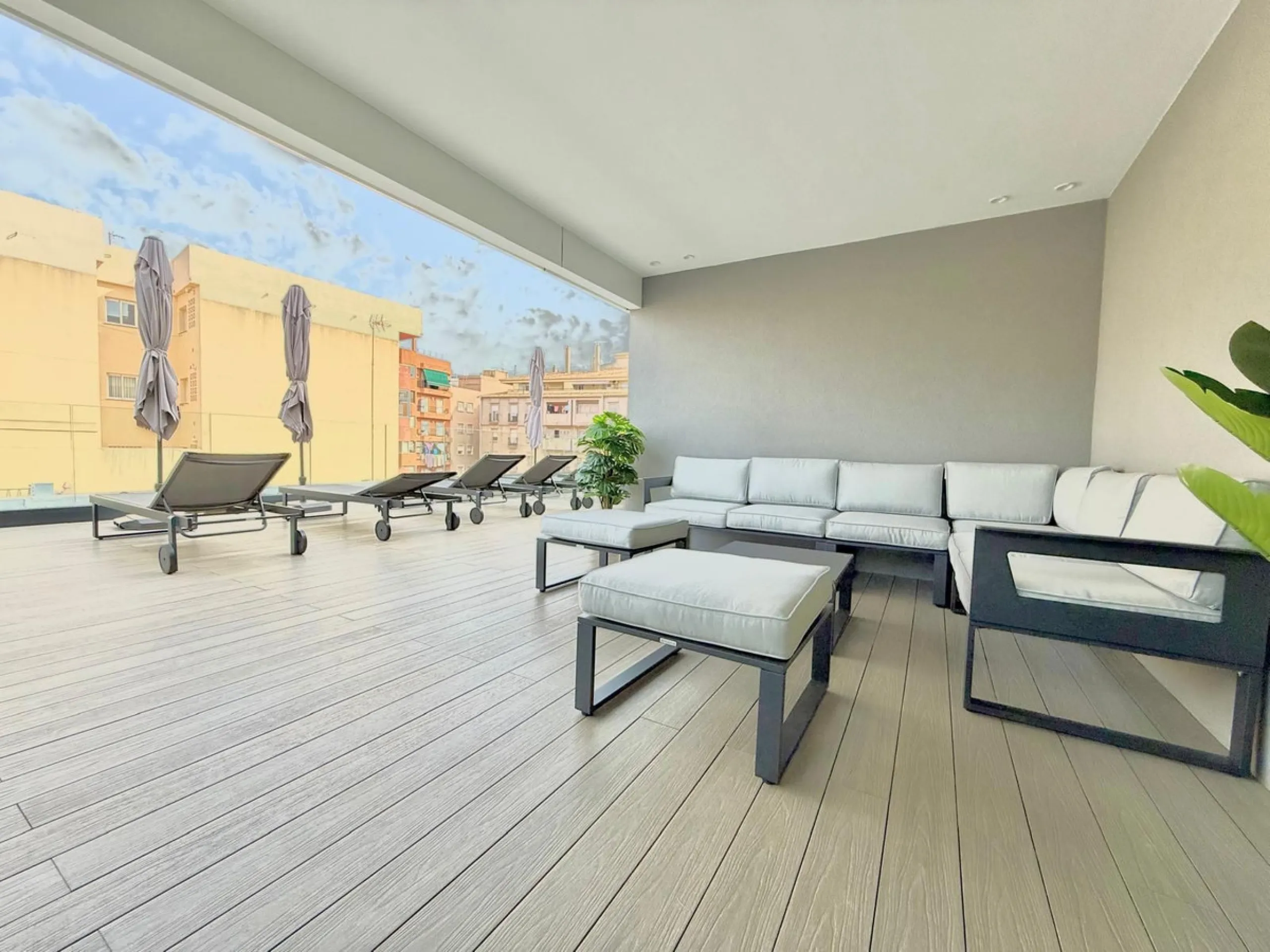 Stunning Luxury Apartment in the Iconic Edificio España, Prime Location in the Heart of Fuengirola