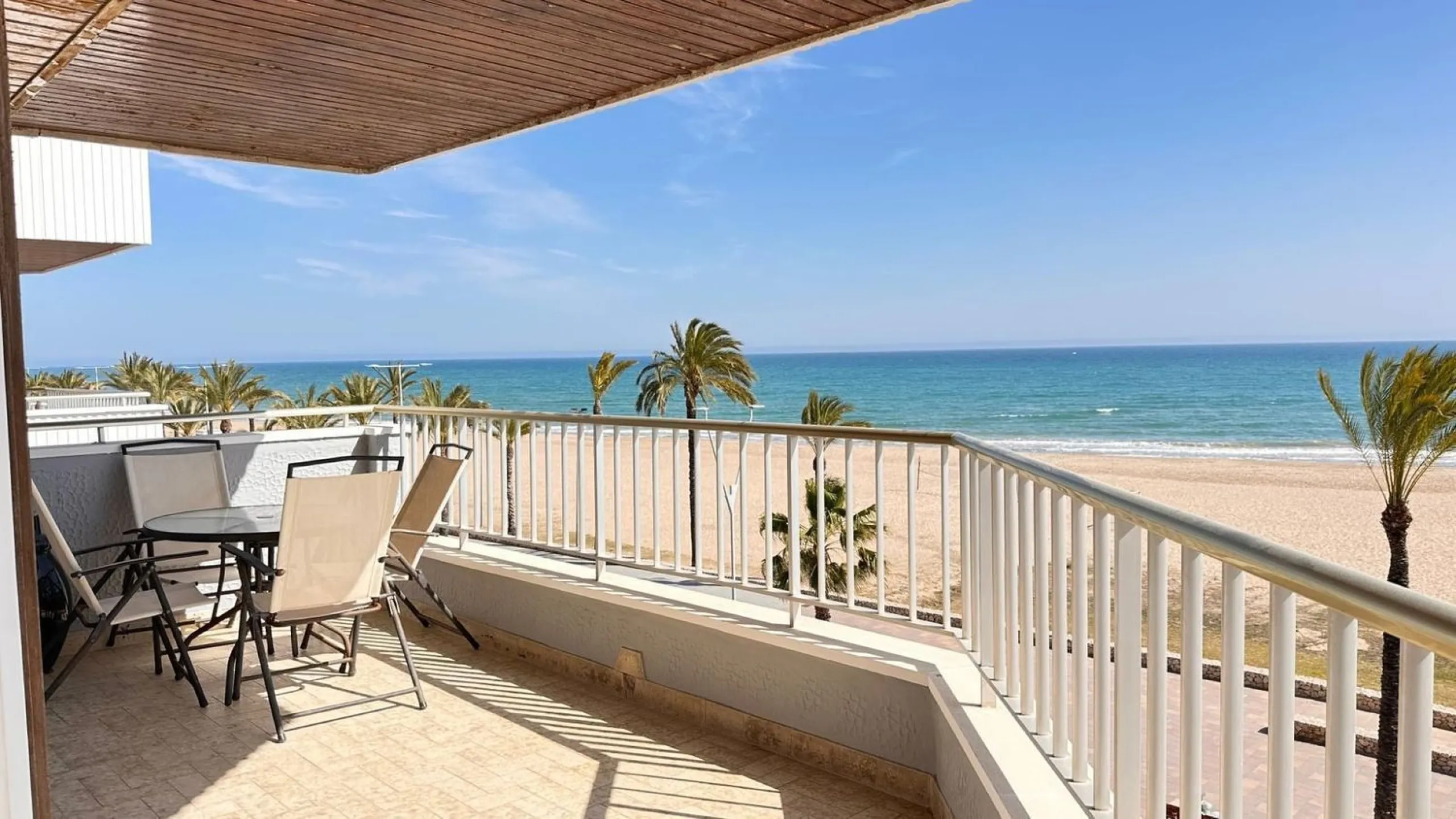 Frontline sea view apartment in Segur de Calafell
