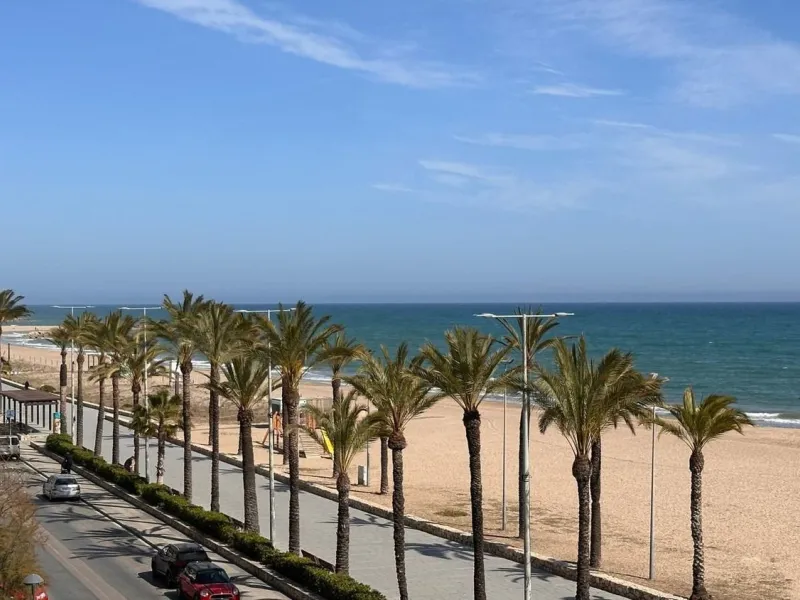 Frontline sea view apartment in Segur de Calafell
