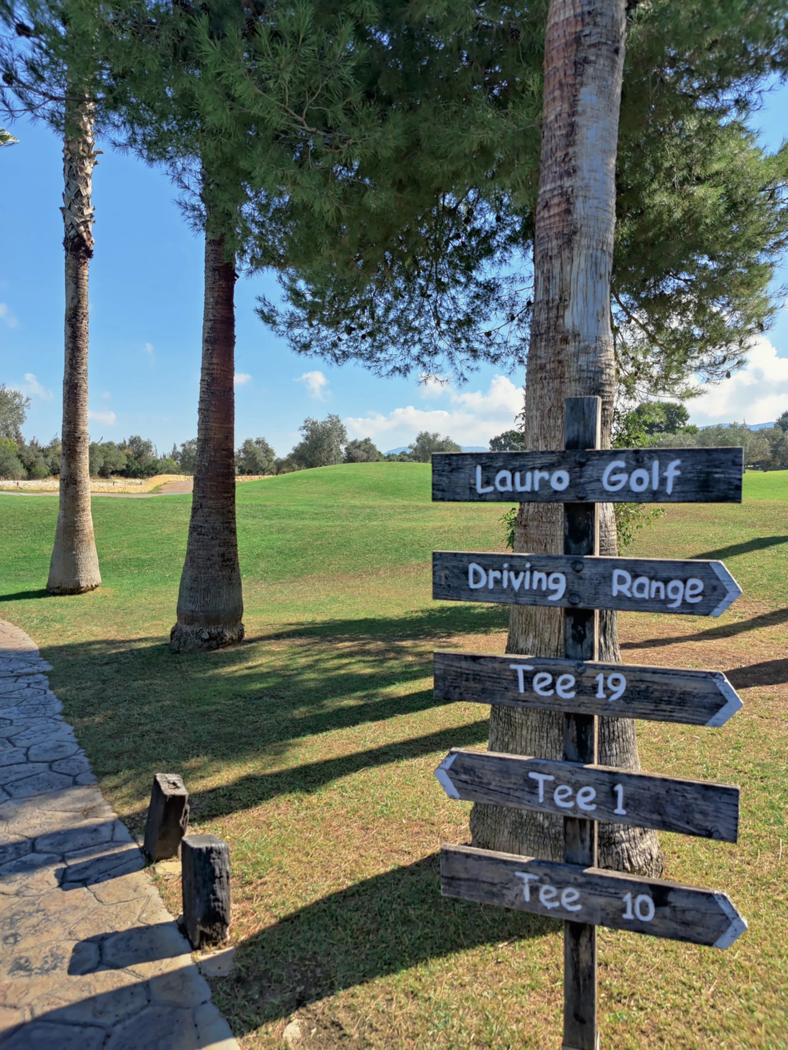 Wonderful house has just been put up for sale in the scenic Golf Resort near Malaga.