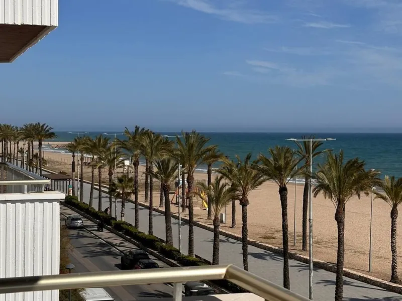 Frontline sea view apartment in Segur de Calafell