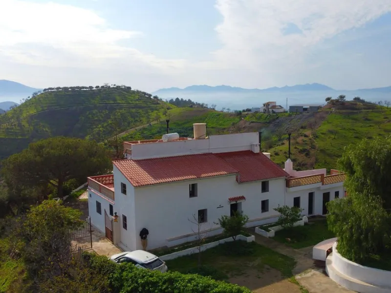 For sale: a characterful and authentic Spanish finca just 15 minutes from the lively village of Pizarra, right in the heart of Andalusia. This unique property boasts an impressive 63,766 m² of private land and features two fully independent homes — ideal 