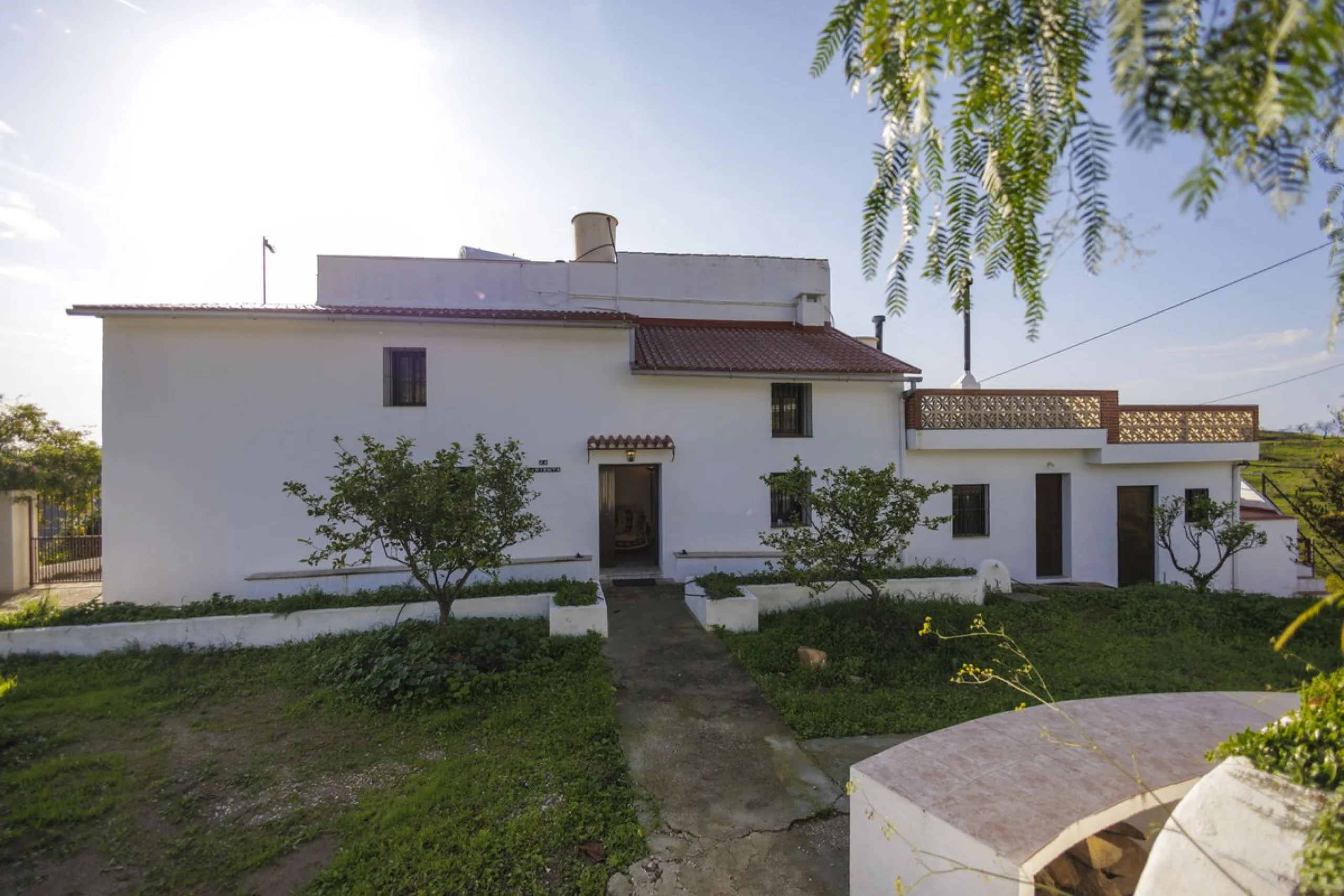 For sale: a characterful and authentic Spanish finca just 15 minutes from the lively village of Pizarra, right in the heart of Andalusia. This unique property boasts an impressive 63,766 m² of private land and features two fully independent homes — ideal 