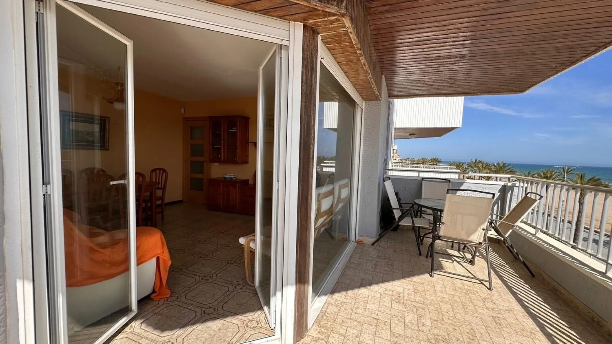 Frontline sea view apartment in Segur de Calafell
