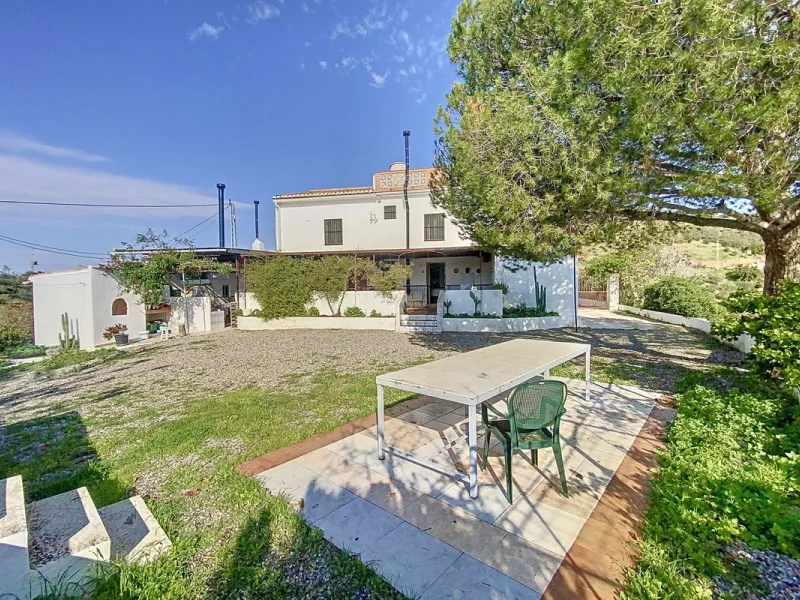 For sale: a characterful and authentic Spanish finca just 15 minutes from the lively village of Pizarra, right in the heart of Andalusia. This unique property boasts an impressive 63,766 m² of private land and features two fully independent homes — ideal 